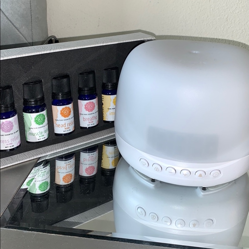 Humidifier/Alarm Clock + 6 Essential Oils!